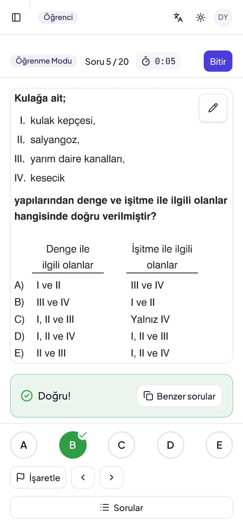 The KOCHUM solver on a phone: a biology question, the correct-answer notice and the optic form